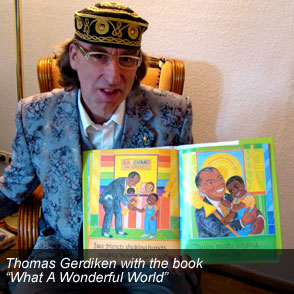 Thomas Gerdiken mit dem Buch